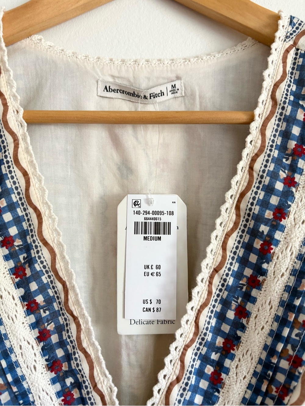 Abercrombie & Fitch Puff Sleeve Button-Through Top in Cream NEW - Picture 8 of 8